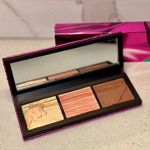 MAC Shiny Pretty Things Face Compact: Medium/Deep